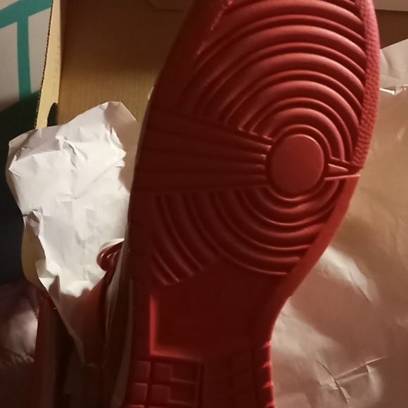 Athletic_Shoes